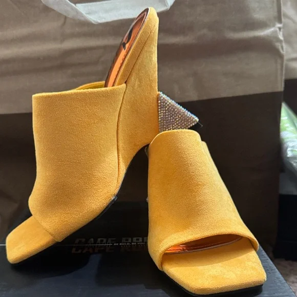 Cape Robbin Mustard Yellow Mules - Picture 3 of 5